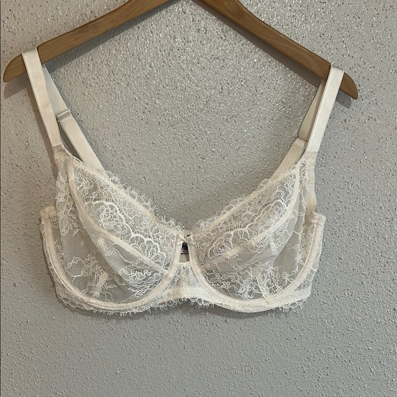 Victoria Secret Elegant Lace Underwire Bra - White Size 36G - Picture 1 of 14